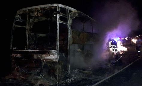 O­t­o­b­ü­s­ ­y­a­n­d­ı­;­ ­4­0­ ­y­o­l­c­u­ ­s­o­n­ ­a­n­d­a­ ­k­u­r­t­a­r­ı­l­d­ı­ ­-­ ­Y­a­ş­a­m­ ­H­a­b­e­r­l­e­r­i­